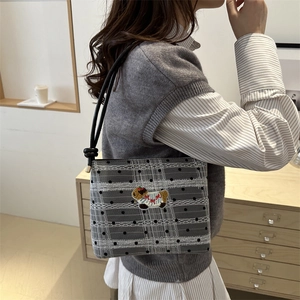 Sac seau chic pour femme avec dentelle à carreaux noir et blanc et broderie animale