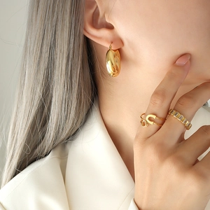 Boucles D'oreilles Créoles En U Acier Titane Plaqué Or 18K Spirale Torsadée Géométrique Minimaliste Bijoux Pour Femmes