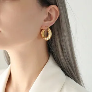 Boucles d'oreilles dorées torsadées en forme de U en acier titane pour femmes chic