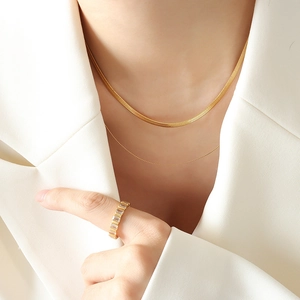 Double-layered gold blade chain necklace and rectangular zircon ring set for women