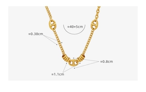 Detalle de collar de cadena cubana con eslabones de nariz de cerdo y medidas en cm