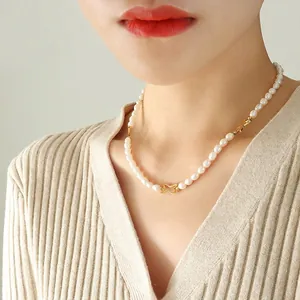 Elegante collana di perle naturali d'acqua dolce con accenti a stella dorata