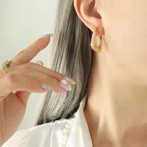 Vintage U-Shaped Hoop Earrings Titanium Steel 18K Gold Plated Textured With Imitation Artificial Pearls Fashion For Women