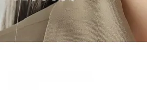 Détail du blazer kaki montrant la texture du tissu sergé et le col parfaitement ajusté