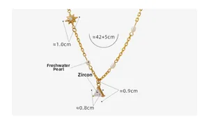 Dettaglio della collana dorata con perla d'acqua dolce, ciondolo a stella e dimensioni