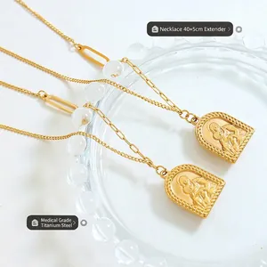 Collier Pendentif Arche Relief Vierge Marie Rétro Acier Titane Plaqué Or 18K Chaîne Trombone Asymétrique Bijoux Artistiques