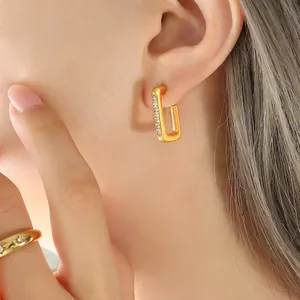 Eleganti orecchini geometrici a U placcati oro 18K con zirconi micro-incastonati
