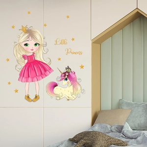 Détail de stickers muraux princesse et licorne montrant la disposition sur un mur de chambre