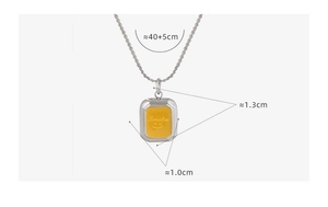 Détail du pendentif cube Smile jaune avec dimensions de la chaîne de 40+5cm