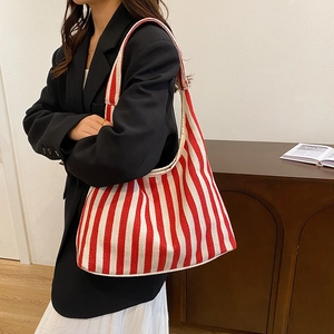 Sac à épaule rétro en toile à rayures rouges et blanches au design épuré