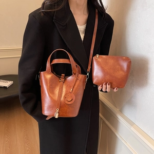 Set di Borse a Secchiello da Donna in Pelle PU Retrò Con Lucchetto Dorato e Charm Smiley Borsa a Tracolla alla Moda