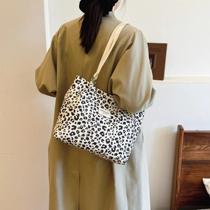 Chic leopard print tote bag with shoulder strap, stylish large capacity casual handbag