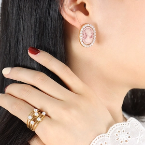 Vintage Oval Cameo Stud Earrings With Imitation Artificial Pearl 18K Gold Plated Titanium Steel French Portrait Style For Women