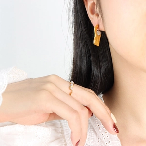 Collier Et Boucles D'oreilles Texture Martellée Irrégulière Acier Titane Plaqué Or 18K Künstliche Perle De Verre Bijoux Élégance Française