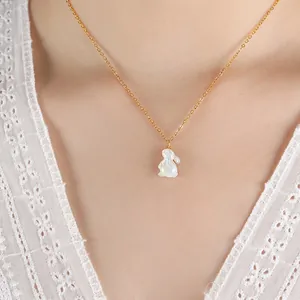 Schicke 18K Goldkette mit perlmuttweißem Hasenanhänger für Damen im Korea-Stil