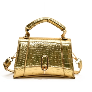 Sac à main doré brillant motif crocodile avec poignée et bandoulière amovible