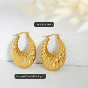 Boucles d'oreilles chics en forme de U plaquées or 18 carats avec texture rétro