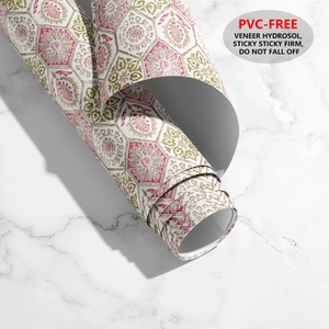 Makroaufnahme von PVC-freier Vintage-Mandala-Tapete mit stark selbstklebender Rückseite