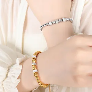Ensemble de bracelets en perles dorées et argentées avec détails en strass brillants