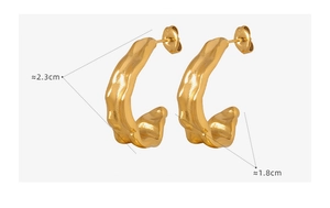 Detail view of 18K gold plated C-shaped earrings with hammered texture and dimensions
