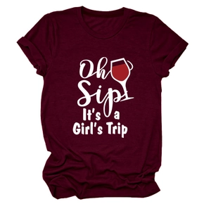 Dettaglio della maglietta in cotone bordeaux con stampa bianca Oh Sip! It's a Girl's Trip