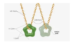 Détails des pendentifs étoiles en jade Hetian vert et vert clair sur chaîne dorée