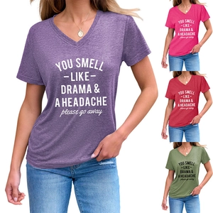 Detailansicht der Damen V-Ausschnitt Kurzarm-T-Shirts in mehreren Farben mit Spruch