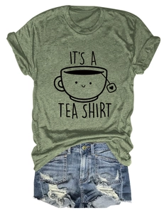 Détails du t-shirt vert avec imprimé tasse mignonne et short en jean effiloché