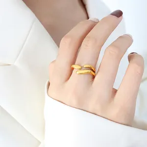 Bague ouverte irrégulière plaquée or minimaliste pour femme au design épuré