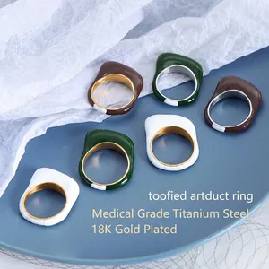 Ensemble de 6 bagues géométriques en émail en acier titane médical plaqué or 18 carats