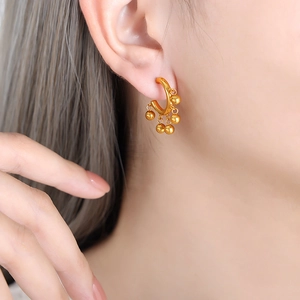 Boucles d'oreilles créoles C en acier inoxydable doré 18 carats avec perles pour femmes