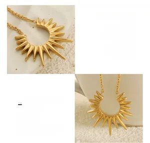 Détail du pendentif étoile solaire en acier inoxydable doré 18K sur pierre