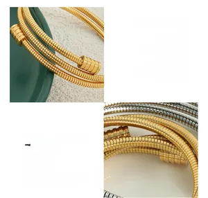 Détail du bracelet enveloppant double couche fileté plaqué or 18 carats et argent