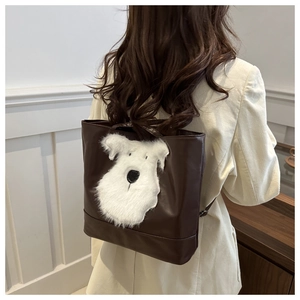 Bruine PU lederen damestas tote rugzak met schattige pluche hond patch voor dagelijks.