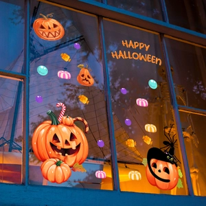 Dettaglio di adesivi per finestre di Halloween con zucche, caramelle e testo d'arte