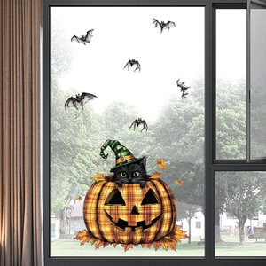 Dettaglio dell'adesivo per finestre di Halloween con gatto nero in zucca e pipistrelli