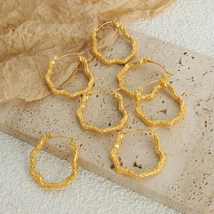 Retro 18k gold plated stainless steel asymmetrical earrings with embossed texture