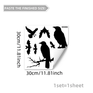 Detail van Halloween raamsticker met zwarte kraai, vleermuizen en silhouetten van takken