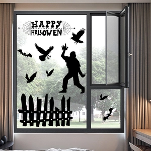 Detail van Halloween raamstickers met zwarte silhouetten van vleermuizen