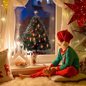 Double-sided Christmas tree window sticker with festive candles on a snowy night background