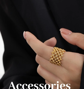 Detail of 18k gold mesh hollow ring featuring sparkling zircon stones on a female hand