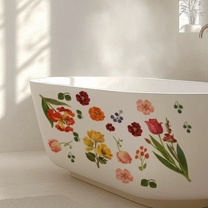 Détail des stickers floraux imperméables pour baignoire avec tulipes et feuilles