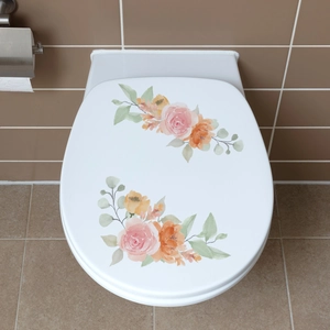 Gros plan d'autocollants aquarelle aquarelle avec roses roses et feuilles sur un abattant de WC blanc