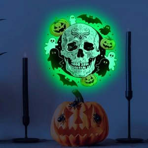 Sticker mural Halloween lumineux avec un crâne fluorescent, des citrouilles et des chauves-souris