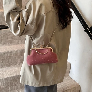 Retro velvet shell bag in dusty rose with pearl dots and gold chain handle