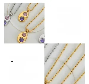 Détail du collier à chaîne torsadée avec pendentif ovale en zircon et acier titane