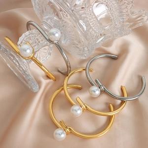 Bracelets ouverts minimalistes en acier titane doré et argenté avec perles d'eau douce