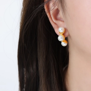 Elegant gold titanium steel wavy pod earrings with three lustrous white shell pearls