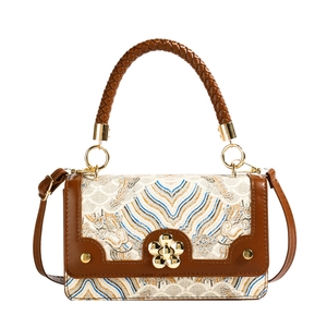 Vintage crossbody tas van blauwe jacquard stof met geweven bruin lederen handvat