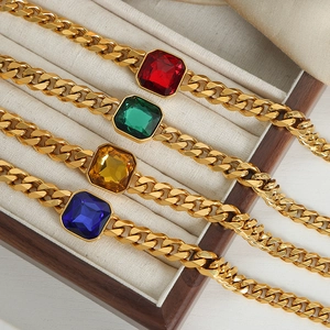 Set gioielli catena cubana placcata oro con grandi pendenti in cristallo colorato quadrato